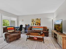 Ski & Summer Escape at Wintergreen Resort - 3BR3BA Condo, Pets OK & Sleeps 12, hotel di Mount Torry Furnace