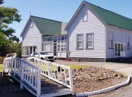 Two large Interconnecting Guest-Wing Apartments at WHARE KURA the 150-yr-old Aratapu School House