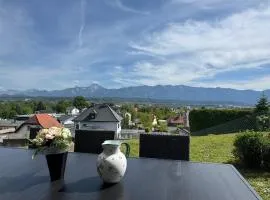 Panorama-Retreat am Waldrand nahe Seen und Bergen