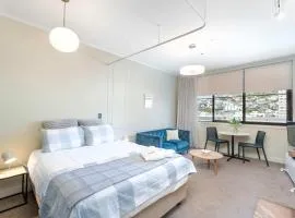 Central Te Aro Stay - Modern Studio for 2
