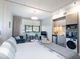 Central Te Aro Stay - Modern Studio for 2