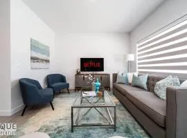 *New*Chic Modern Home*King bed*Foosball*Sleeps 8!