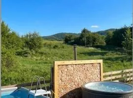 Будинок на гірці біля Сколе, котедж, гостьовий, Карпати басейн чан