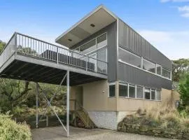 Timbara Hideaway - Ocean Views - Pet Friendly