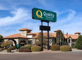 Quality Inn & Suites Gallup I-40 Exit 20، فندق في غالوب