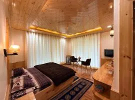 Oak & Amber Retreat