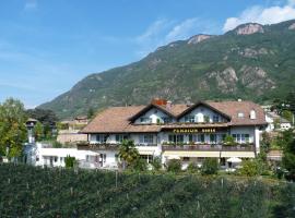 Pension Runer, hotel v destinaci Terlano