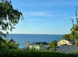 Ruhe-Natur-Meerblick-Das-Atelier-in-Lohme-Wandern-Radfahren-Golf-direkt-vor-der-Tuer