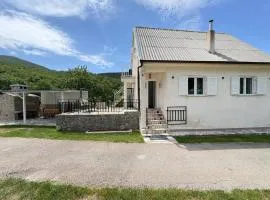 VELEBITSKI ZAGRLJAJ RUKAVINE-mir iznad mora