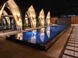 Lokal Hotels Dauin, хотел в Дауин