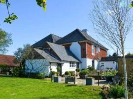5 Bed in Hurst Green oc-46916