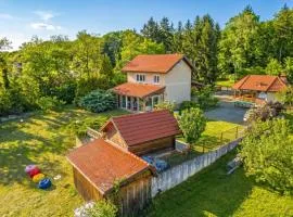 Green Garden Retreat - Happy Rentals