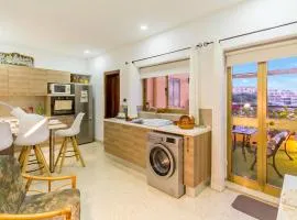 Sunny Maltese townhouse Madonnina Kalkara - Happy Rentals