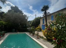 Gîtes à la ferme, Le Jardin Bleu, hotel din Tulette