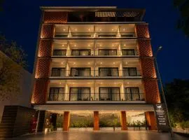 Hotel Limon - Near Huda City Centre I Balcony Rooms