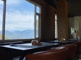 The Himalayan Kitchen - Cafe & Rooms, ξενοδοχείο σε KumhÄrsain