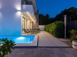 Villa Nika with pool & parking near Zadar