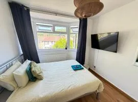 F4 Modern Double Room (Sandycroft Guest House)