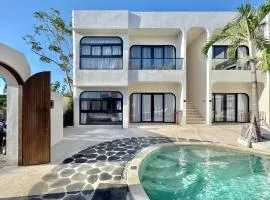 Hideaway at MIID Stylish Modern Design Apartment