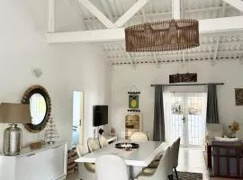 Luxury Beach House with Pool walk to Ocean 3 EnSuits