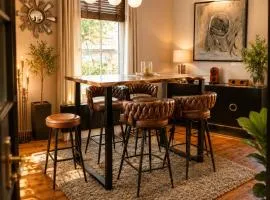 ArtCity Villa - 3 Boutique Suits in Historic town