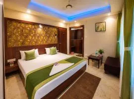 HOTEL SEA BEACH- PARK VIEW PURI Fully Air Conditioned rooms- Near Shree Jagannath Temple - Golden Beach - Light House Beach, Lift, Parking, Free Wi-Fi , near Hotel Imperial Grand Inn ! Premium Family Rooms