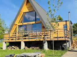 A-Frame Cabin with Private Hot Tub, ideal for Families - Bangkok, hotel sa Şelari