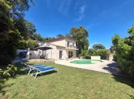 VALBONNE Villa récente avec piscine