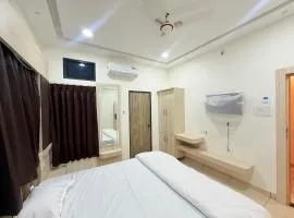 Shri Gopal Durga Dham Hotel And Restaurant