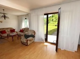 Bella holiday home Komadić prirode,mira,pravoga sela u neposrednoj blizini centra Banjaluke 4 km Garaža 4 sobe