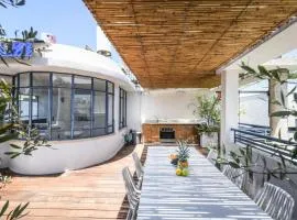 Spacious 3BR Penthouse w Rooftop 7 min from Beach