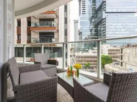 Mamad Sunlit Elegant 3BR Stay with Mamad