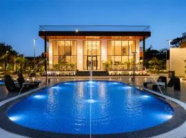 ELIVAAS privé ASK Farms Pet-friendly Bespoke Villa with Private Pool, Cinema Room & Alfresco Pizza Station
