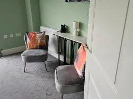 House Sleeps 8 with WiFi