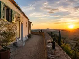 Residence with breathtaking views in the medieval village