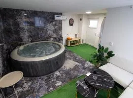 Guest House Lejla 3 with Jacuzzi room