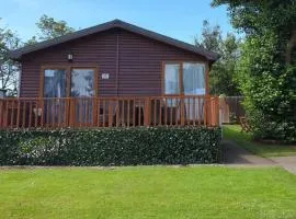 Wooden 3-Bed Lodge Sleeps 9 10 with Front Decking