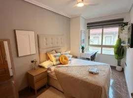 Alicante city room with AC and Wifi