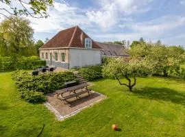 Welcome in - Boerderij Molenhof met een riante tuin I Stationsweg 5, Heinkenszand