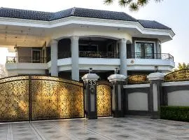 Hillside Residence E-7 by Paramount Hospitality