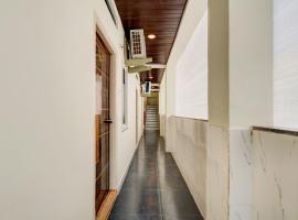 Hotel O S L N Grand, hotel v mestu Upal