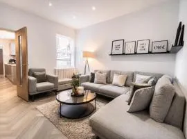 The Manchester Haven Sleeps 10 Near City Centre Breakfast hamper included
