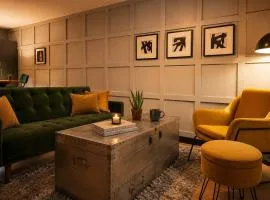 Deluxe fully Kitted 2 King Room Apt with Sofa Bed