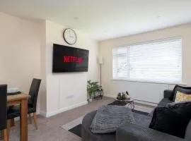 Modern 2 Bed Bungalow - Contractors - Corporate & Relocation - Sleeps 4 - Parking & Fast WiFi