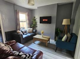 Entire 3 bed house in Gloucester, hotel v destinaci Gloucester