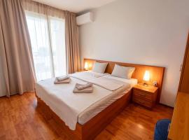 Poolside condo in Golden Sands, hotel di Varna City