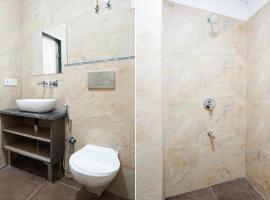 Hotel O Noida Sky Suites Sector 44 Near botanical metro, hotell i Badarpur