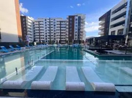 Cosy studio 200m to Subway-Pool-Coffee-Parking-PS4