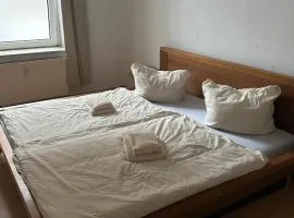 Familienfreundliche Wohnung mit Parkplatz und Balkon