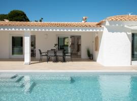 Villa FC - Elegante Villa con Piscina Privata, hotel a Abbiadori
